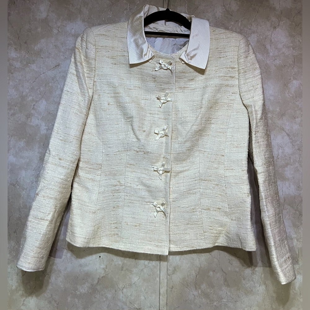 Algo of Switzerland 100% silk textured 2 piece suit, fits size 6/8-no size tag.